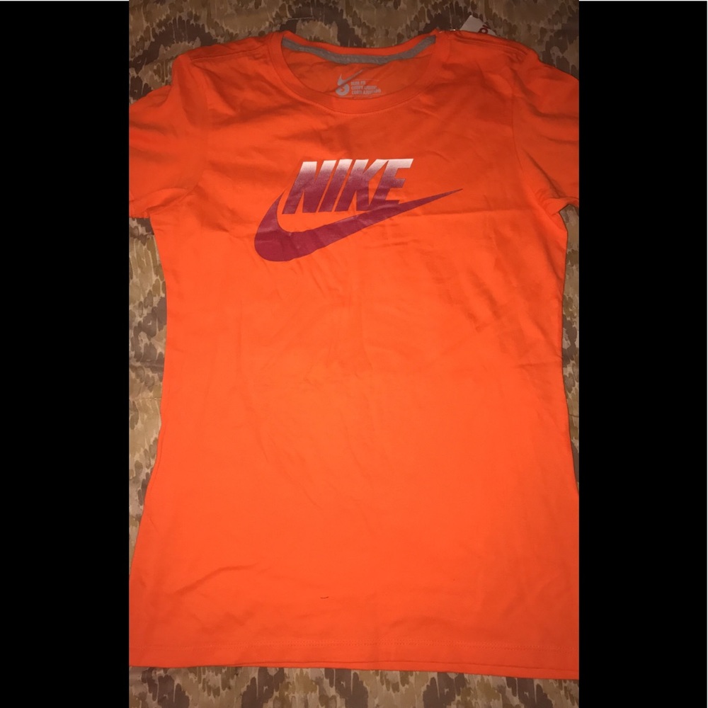 Orange Nike T-shirt size SMALL